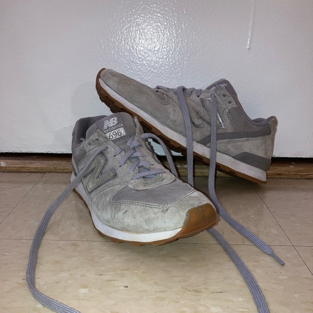 Discontinued Grey New Balance 696 US Womens Size 8 Sneakers (used, true to size)